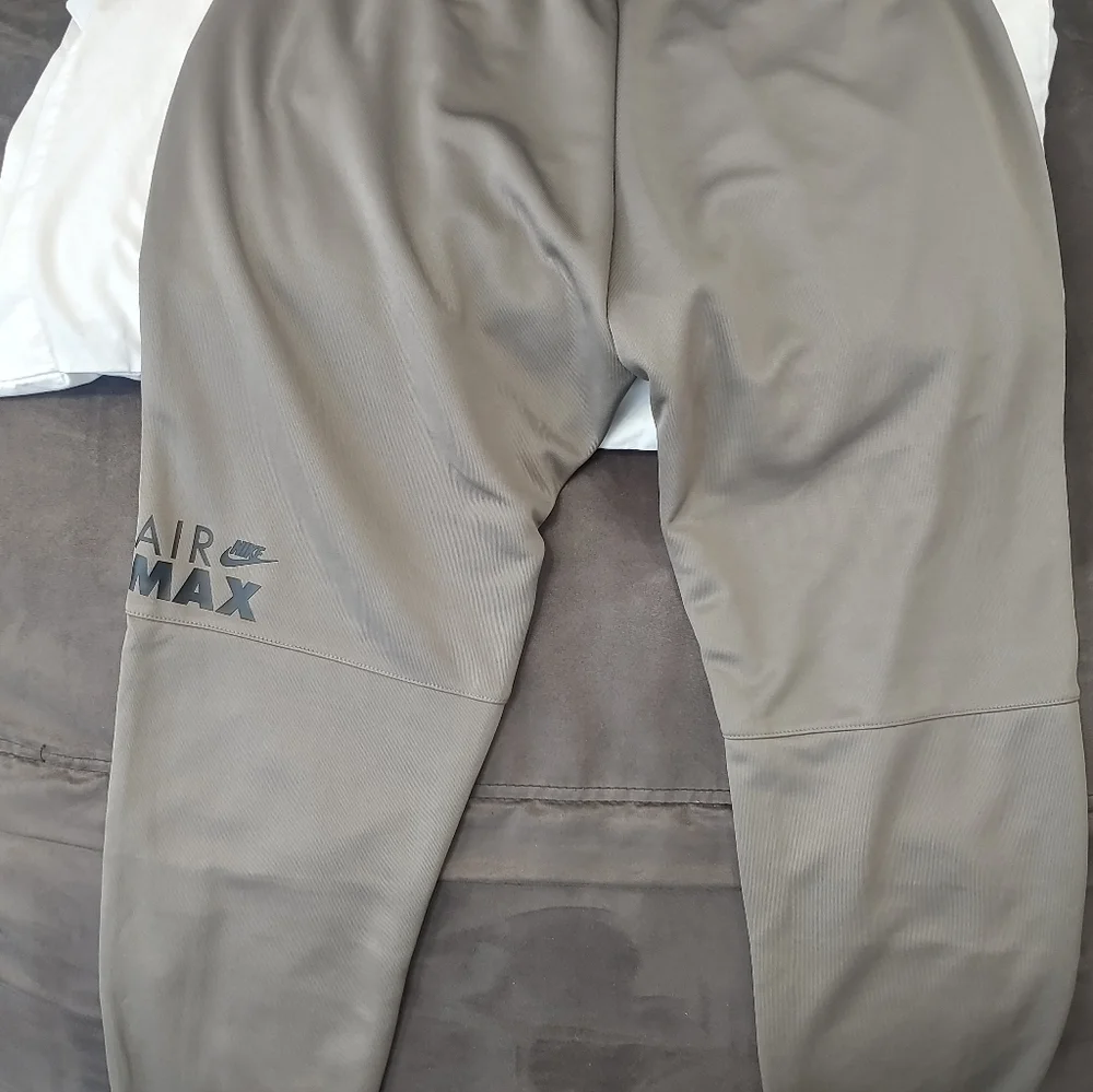 Nike Air Max Joggers Sweatpants Olive Grey Men's BNWT - Picture 12 of 16